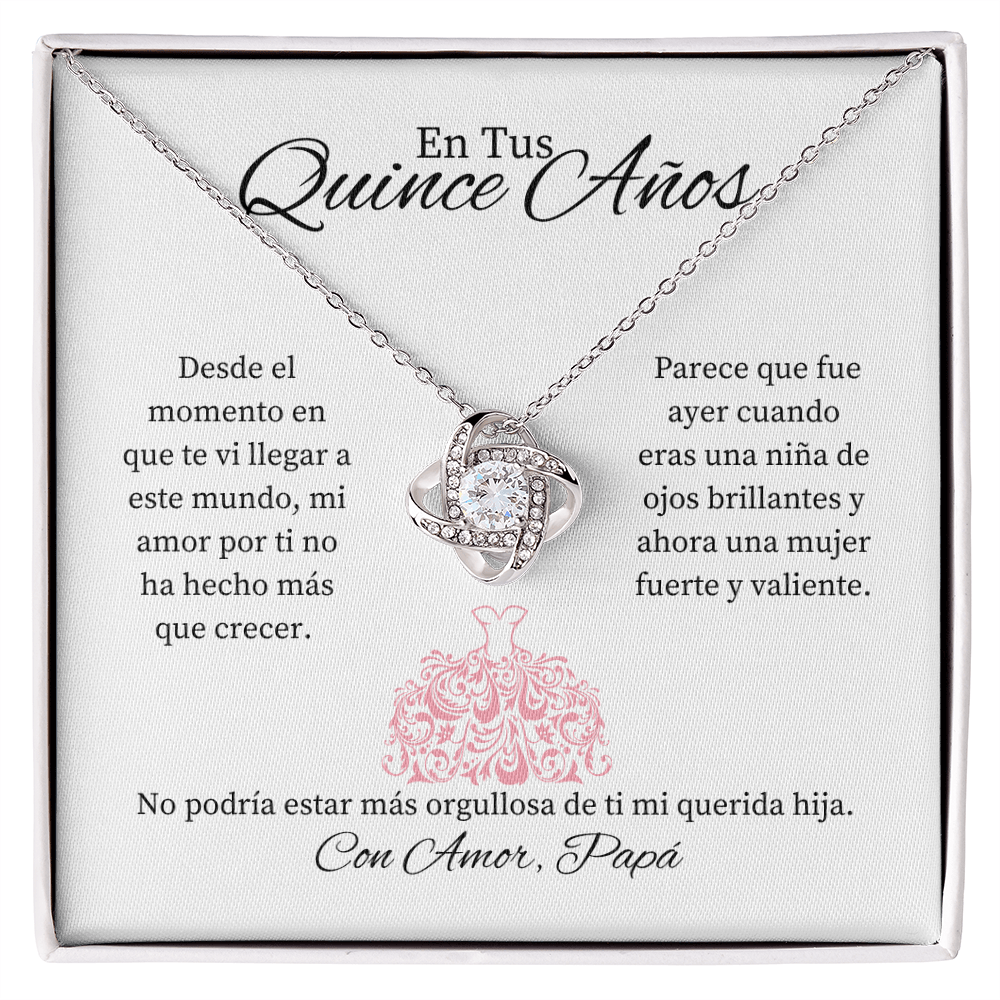 Fondo blanco con vestido rosa En tu Quinceañera Con Amor Papa collar
