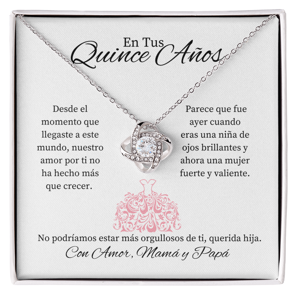 Fondo blanco con vestido rosa En tu Quinceañera Con Amor Mama y Papa collar