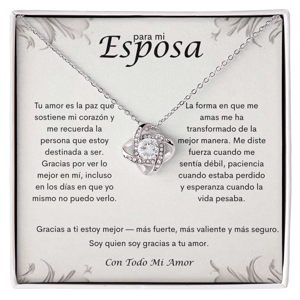Collar Para Mi Esposa sobre tarjeta color marfil con flores y mensaje de cómo su amor lo hace más fuerte y seguro