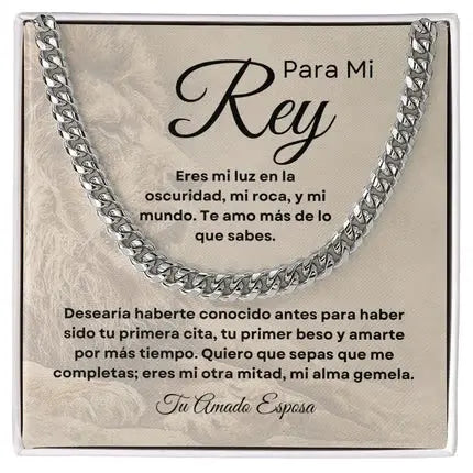 Fondo marrón claro con marca de agua de león con mensaje romántico. Collar de eslabones cubanos - joyería